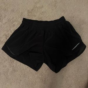 Lululemon Hotty hot low rise lined short 4” black size 4
